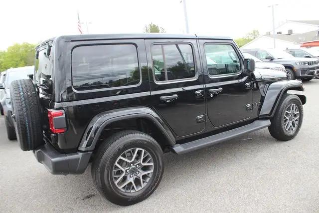 2025 Jeep Wrangler 4-Door Sahara 4x4