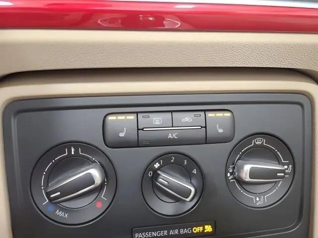 2013 Volkswagen Beetle 2.0L TDI