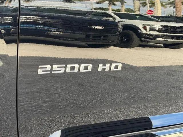 2022 Chevrolet Silverado 2500HD 2WD Crew Cab Standard Bed LTZ