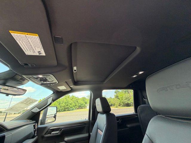 2024 GMC Sierra 2500HD 4WD Crew Cab Standard Bed AT4