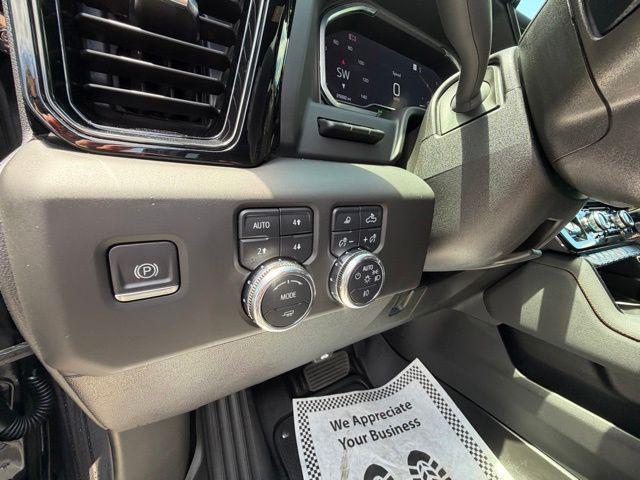 2024 GMC Sierra 2500HD 4WD Crew Cab Standard Bed AT4