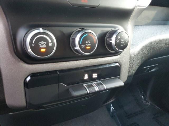 2022 Ram 1500 Big Horn Crew Cab 4x4 5'7" Box