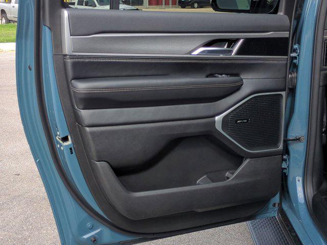 2026 Jeep Grand Wagoneer L 4x4