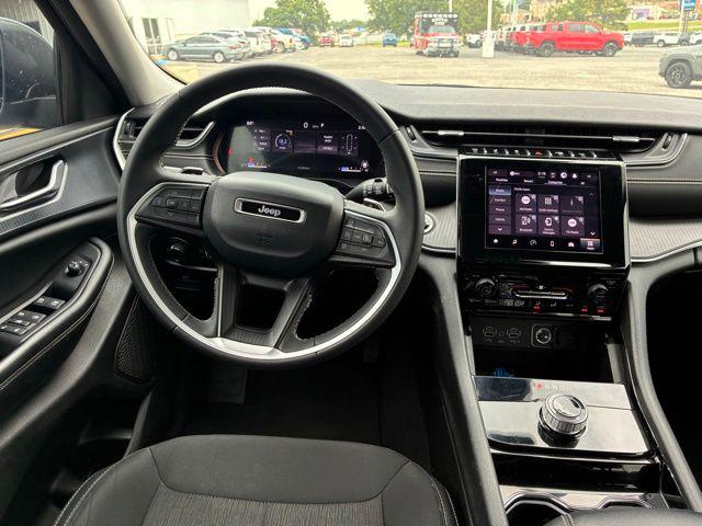 2023 Jeep Grand Cherokee L Laredo 4x2