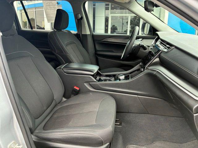 2023 Jeep Grand Cherokee L Laredo 4x2