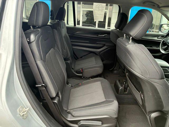 2023 Jeep Grand Cherokee L Laredo 4x2