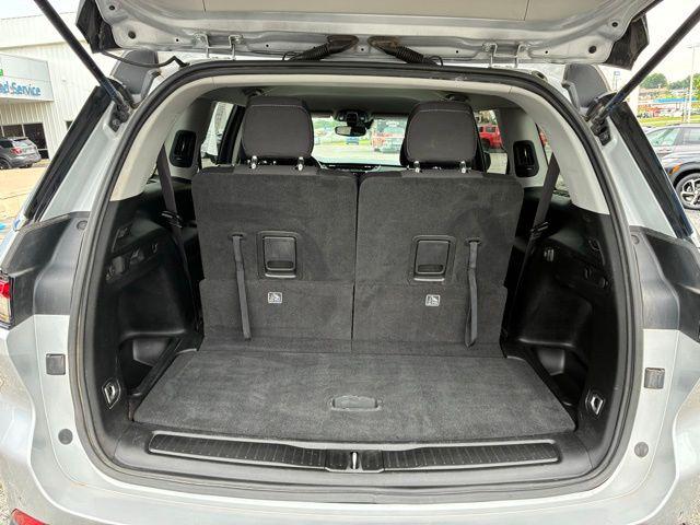 2023 Jeep Grand Cherokee L Laredo 4x2