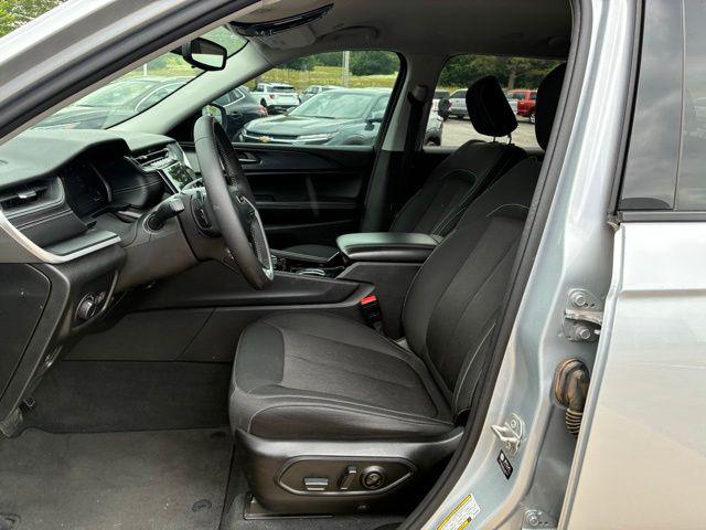 2023 Jeep Grand Cherokee L Laredo 4x2
