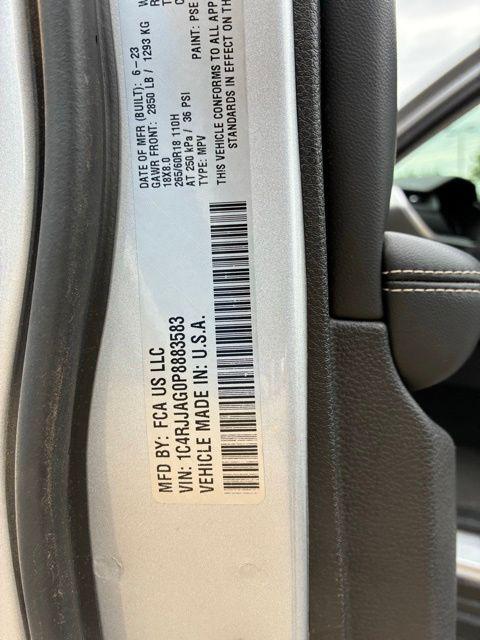 2023 Jeep Grand Cherokee L Laredo 4x2