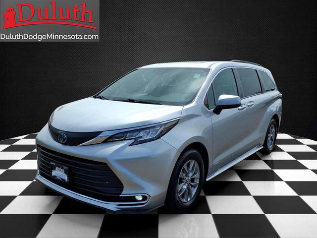 2021 Toyota Sienna XLE for sale in Duluth, MN