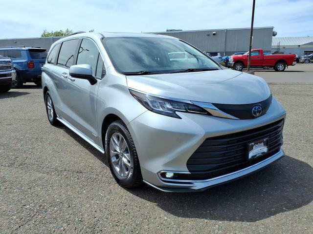 2021 Toyota Sienna XLE