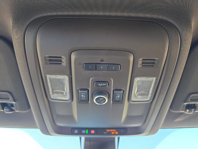 2022 GMC Yukon XL 4WD SLT