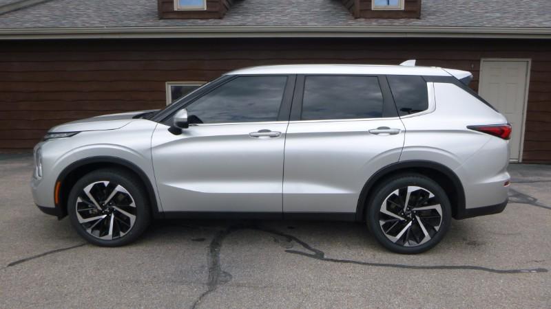 2022 Mitsubishi Outlander ES 2.5 S-AWC for sale in Lincoln, NE