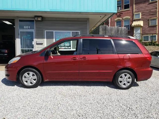 2009 Toyota Sienna LE for sale in Akron, OH