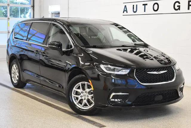 2024 Chrysler Pacifica Touring L for sale in Lincoln, NE