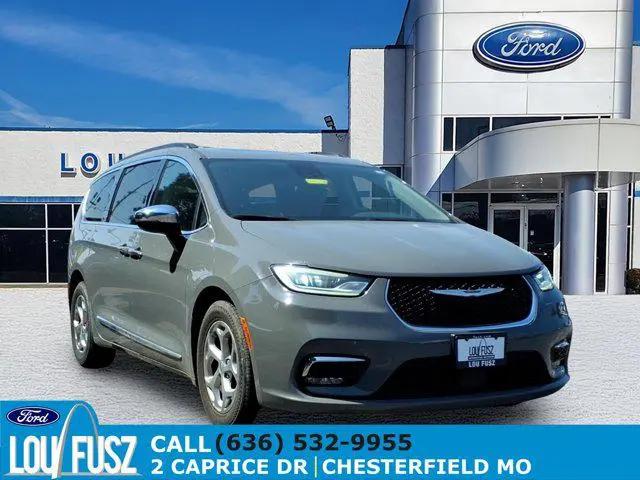 2023 Chrysler Pacifica Limited for sale in Chesterfield, MO