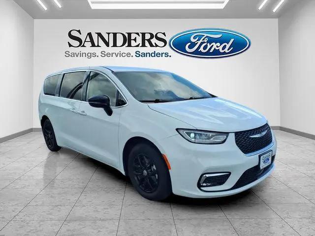 2024 Chrysler Pacifica Touring L for sale in Jacksonville, NC