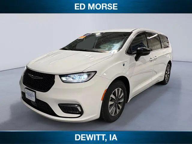 2024 Chrysler Pacifica Hybrid Select for sale in DeWitt, IA
