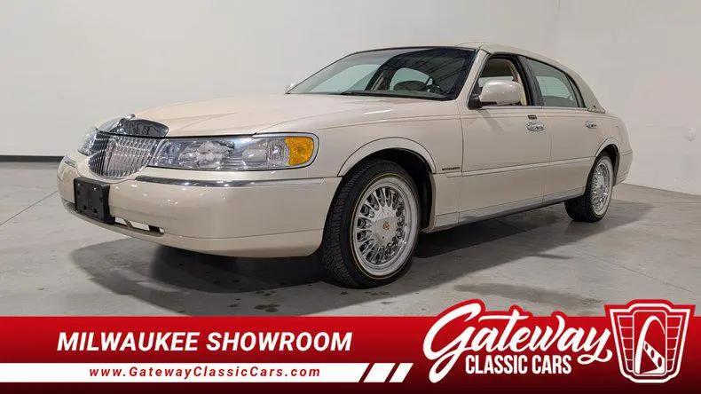 2001 Lincoln Town Car Cartier for sale in O Fallon, IL
