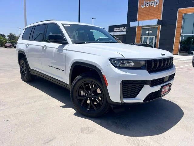 2026 Jeep Grand Cherokee L GRAND CHEROKEE L LAREDO ALTITUDE 4X2