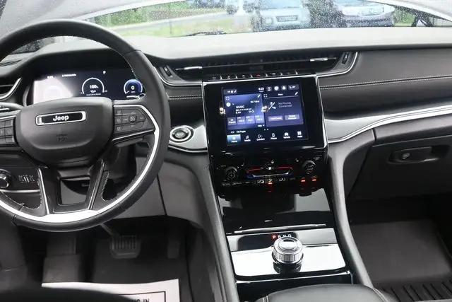 2023 Jeep Grand Cherokee L Laredo 4x4