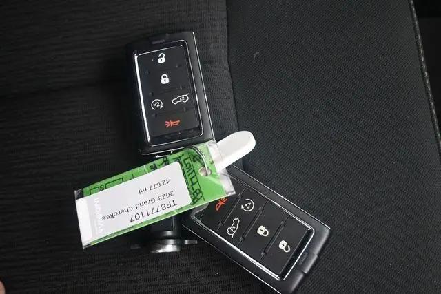 2023 Jeep Grand Cherokee L Laredo 4x4