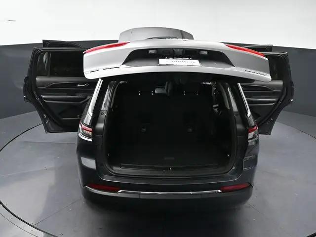 2023 Jeep Grand Cherokee L Laredo 4x4