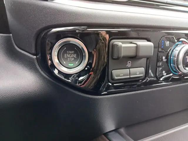 2026 GMC Sierra 2500HD Crew Cab, Standard Bed, SLT, 4WD