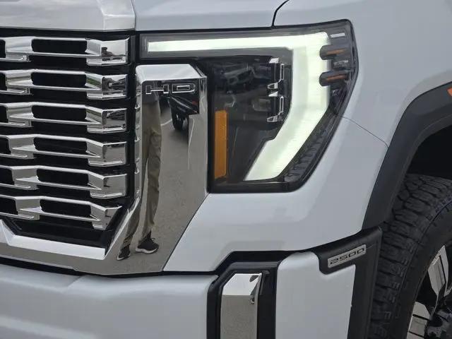 2026 GMC Sierra 2500HD Crew Cab, Standard Bed, Denali, 4WD
