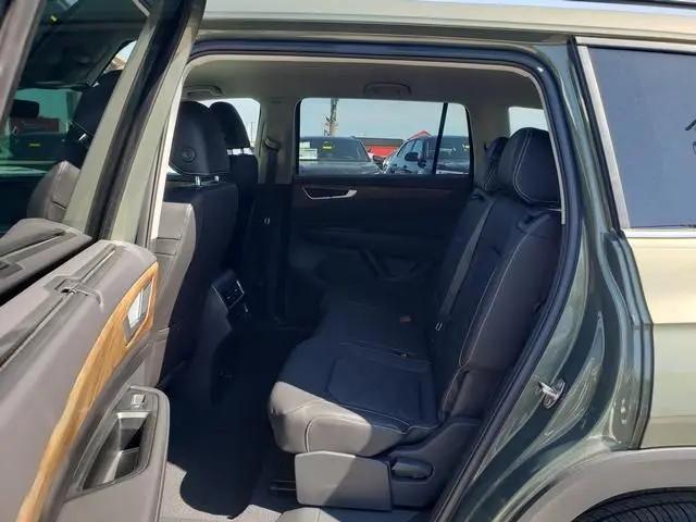 2026 Volkswagen Atlas SE with Technology