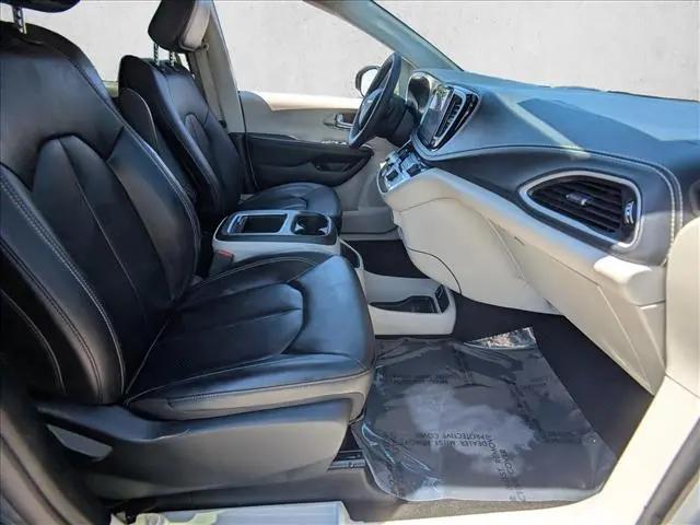 2023 Chrysler Pacifica Hybrid Touring L
