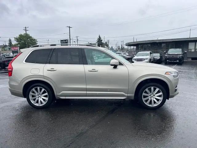 2016 Volvo XC90 T6 Momentum