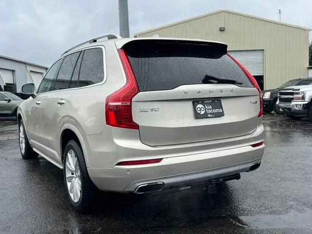 2016 Volvo XC90 T6 Momentum