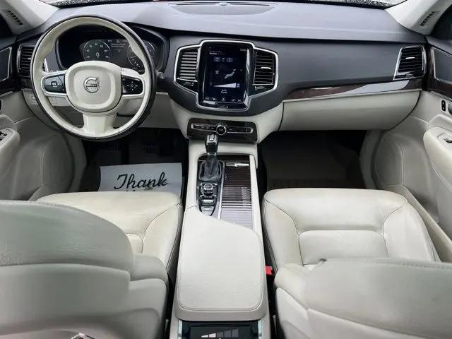 2016 Volvo XC90 T6 Momentum