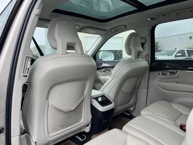 2016 Volvo XC90 T6 Momentum