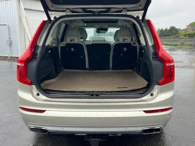 2016 Volvo XC90 T6 Momentum