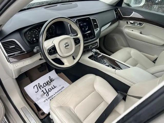 2016 Volvo XC90 T6 Momentum