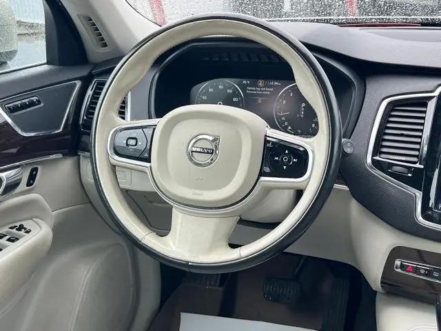 2016 Volvo XC90 T6 Momentum