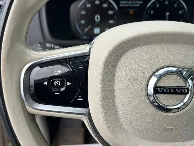 2016 Volvo XC90 T6 Momentum