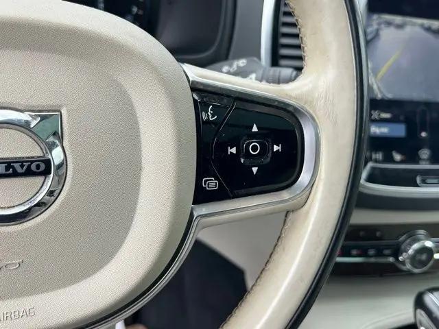 2016 Volvo XC90 T6 Momentum