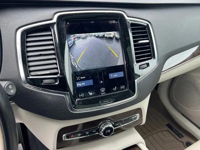 2016 Volvo XC90 T6 Momentum