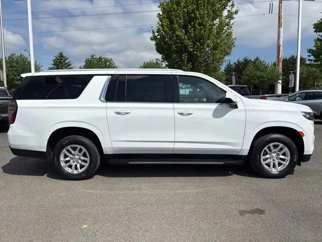 2022 Chevrolet Suburban 4WD LS