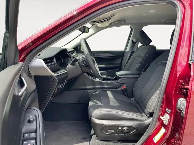 2023 Jeep Grand Cherokee Laredo 4x4