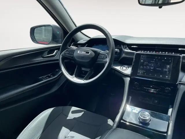 2023 Jeep Grand Cherokee Laredo 4x4