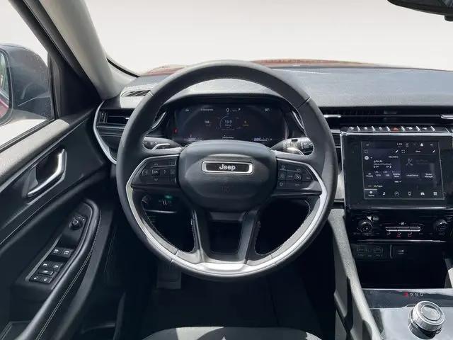2023 Jeep Grand Cherokee Laredo 4x4