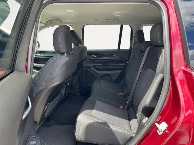2023 Jeep Grand Cherokee Laredo 4x4