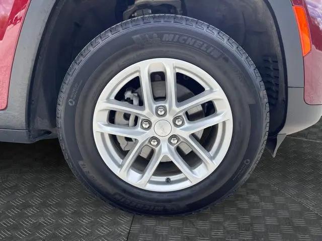 2023 Jeep Grand Cherokee Laredo 4x4