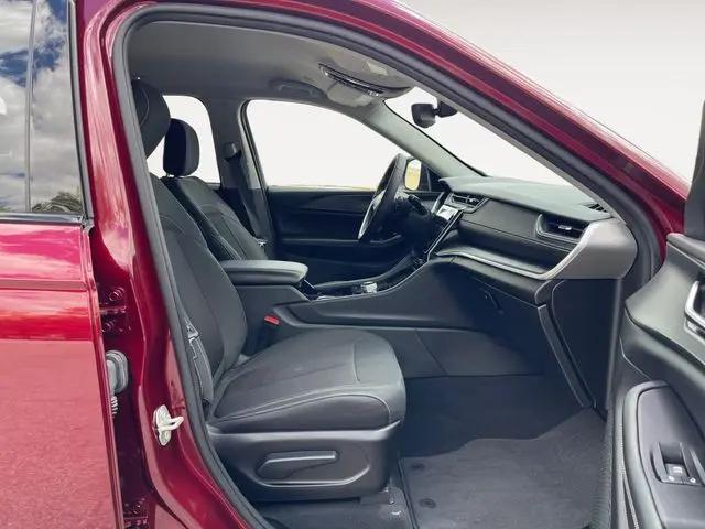 2023 Jeep Grand Cherokee Laredo 4x4