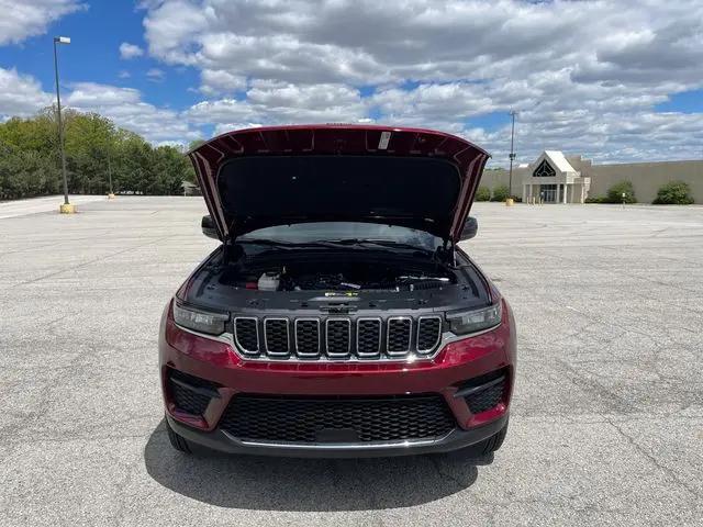 2023 Jeep Grand Cherokee Laredo 4x4