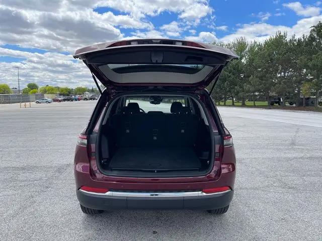 2023 Jeep Grand Cherokee Laredo 4x4